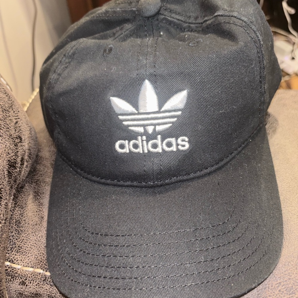 Adidas Classic Black Cap with White Logo - Picture 3 of 5